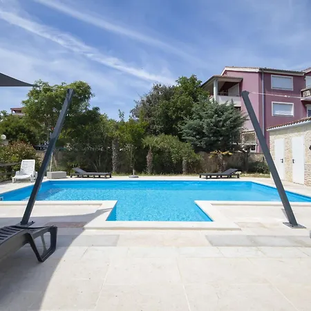 Valentino With Shared Pool Apartmán Ližnjan