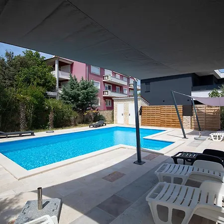 Valentino With Shared Pool Apartmán *