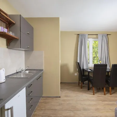 Valentino With Shared Pool Apartmán Ližnjan