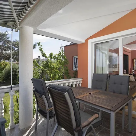 Apartmán Valentino With Shared Pool Ližnjan